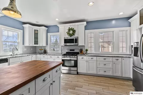 2627 Van Dorn St, Lincoln, NE 68502
