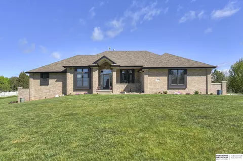 16240 Sage St, Omaha, NE 68136
