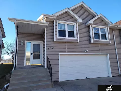 247 Parkside Ln, Lincoln, NE 68521