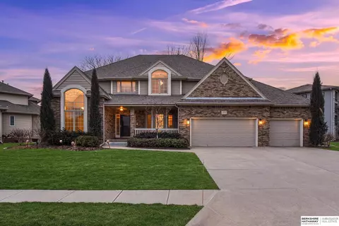 5632 S 118th Plz, Omaha, NE 68137