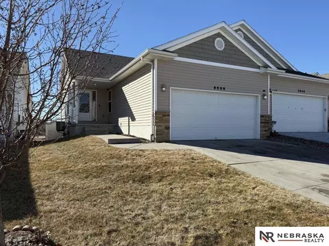 8869 Blacksmith Ct, Lincoln, NE 68507