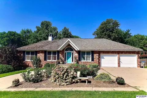 5929 Fieldcrest Way, Lincoln, NE 68512