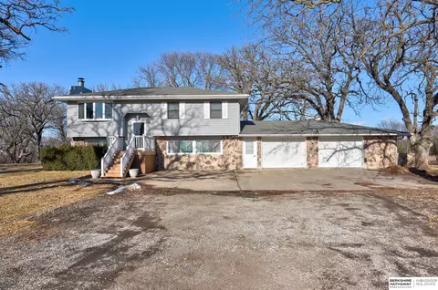 2023 Oak Dr, Missouri Valley, IA 51555