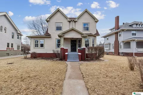 3315 Woolworth Ave, Omaha, NE 68105