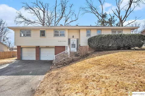10553 Valley St, Omaha, NE 68124