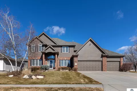 19278 Sahler St, Elkhorn, NE 68022