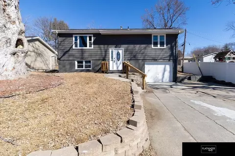 7804 Park View Blvd, La Vista, NE 68128