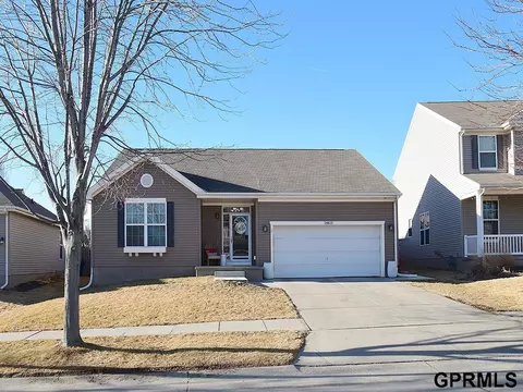 20823 Charles St, Elkhorn, NE 68022