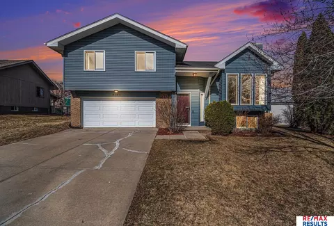 2106 Corn Dr, Papillion, NE 68046