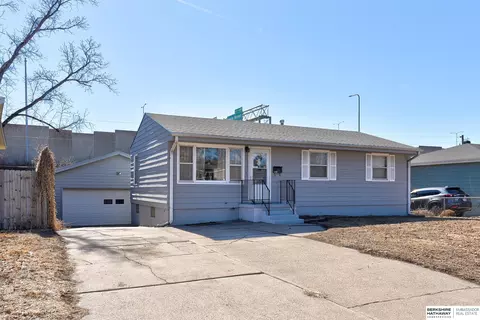 8015 Nina St, Omaha, NE 68124