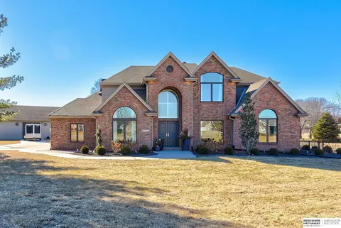 21919 Chancellor Cir, Omaha, NE 68022