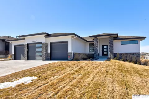 10210 S 188th St, Omaha, NE 68136