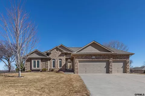 1305 S 174th St, Omaha, NE 68130