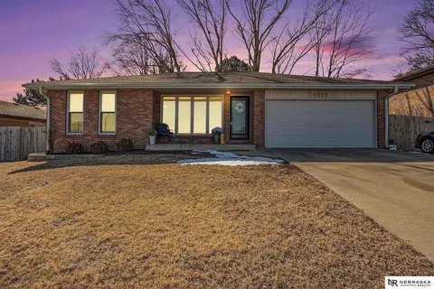 6025 Pioneers Blvd, Lincoln, NE 68516