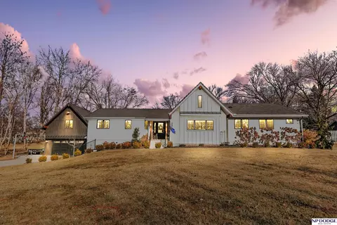 20920 Roundup Rd, Omaha, NE 68022