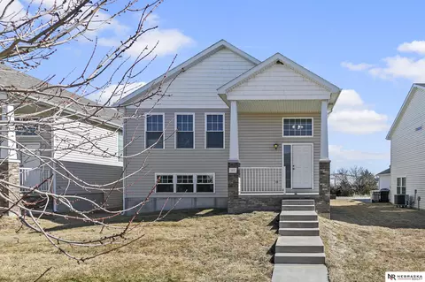 900 Lamont Dr, Lincoln, NE 68528