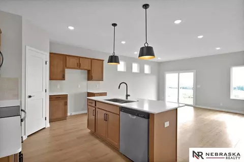 21564 I St, Elkhorn, NE 68022