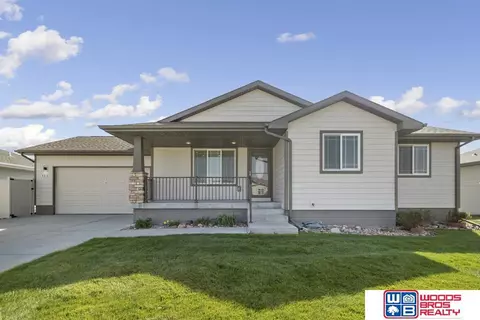 4315 Prairie Clover Cir, Grand Island, NE 68803