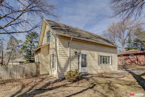 3841 S 18 St, Lincoln, NE 68502