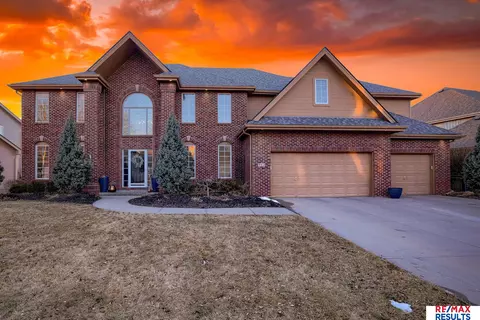 902 S 181st St, Elkhorn, NE 68022