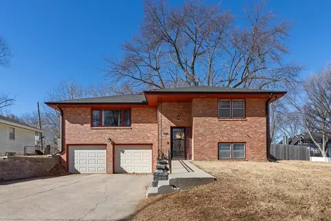 828 S Polk St, Papillion, NE 68046