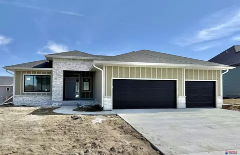 5834 SW 9th St, Lincoln, NE 68523