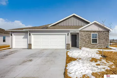 1754 Taylor Ln, Fremont, NE 68025