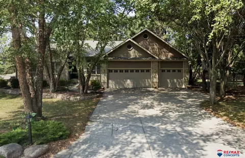 8336 Barkley Dr, Lincoln, NE 68516