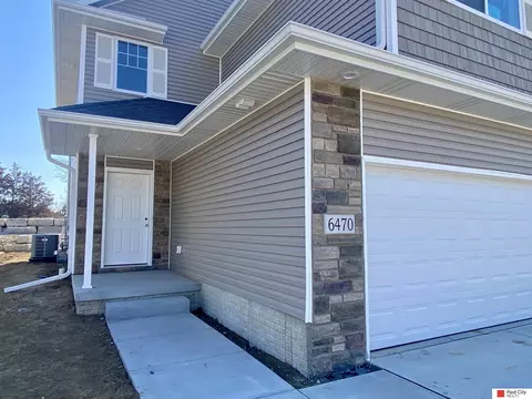 6470 Maple View Ct, Lincoln, NE 68512