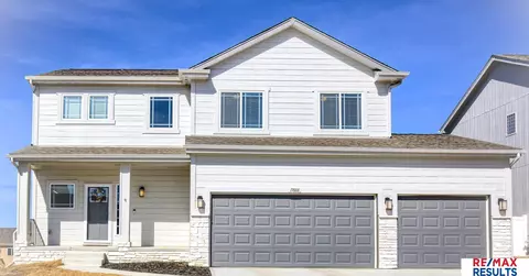 17008 Huntington Ave, Omaha, NE 68116