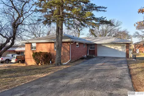 4912 N 50th St, Omaha, NE 68104