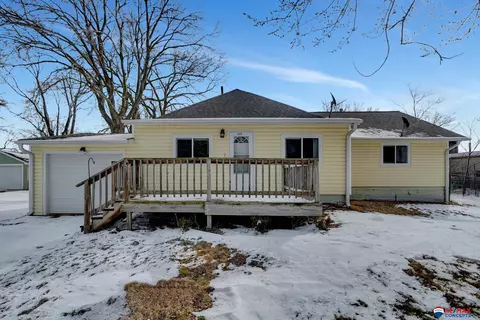 206 Main St, Hickman, NE 68372