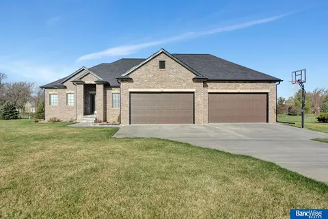 27901 Sarah Cir, Firth, NE 68358