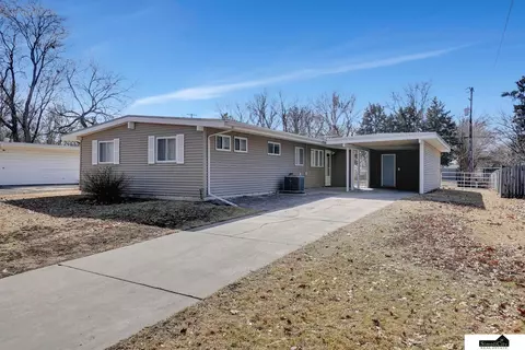 7029 S Eldora Ln, Lincoln, NE 68505