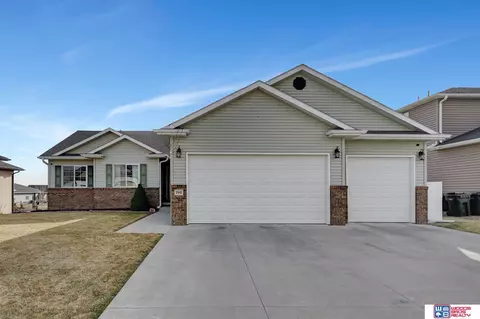 740 N 96th St, Lincoln, NE 68505