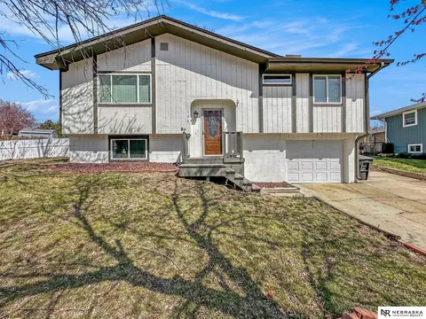 126 Wagon Train Ave, Hickman, NE 68372