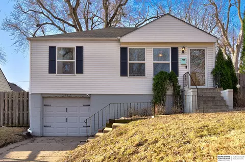 5827 Burdette St, Omaha, NE 68104