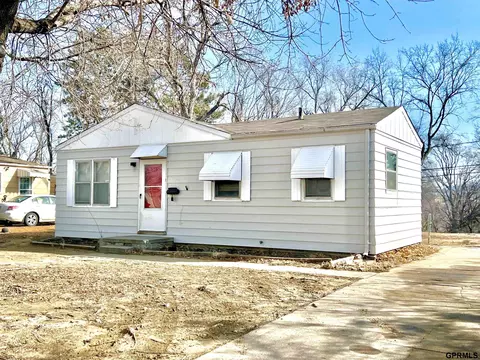 1021 N 78 St, Omaha, NE 68114