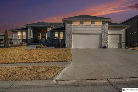 18408 Willis Ave, Elkhorn, NE 68022