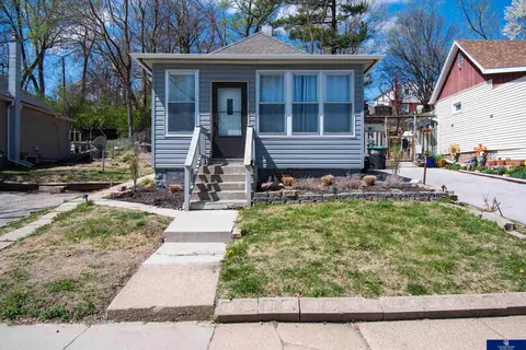 4312 S 15th St, Omaha, NE 68107