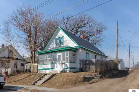 2914 S 16th St, Omaha, NE 68108