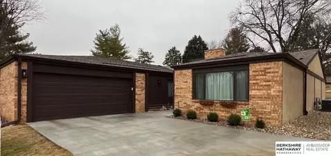9777 Hamilton Plz, Omaha, NE 68114