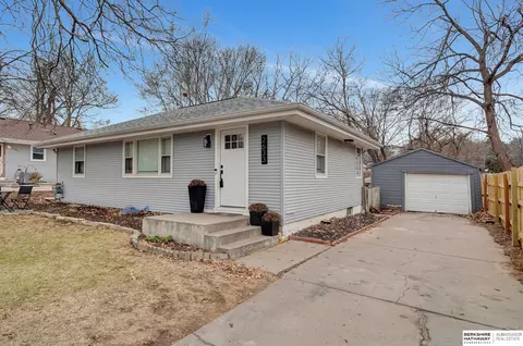 2633 S 38th St, Lincoln, NE 68506