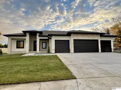 11425 S 114th Ave, Papillion, NE 68046
