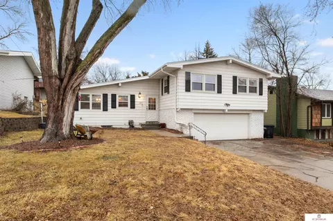 1611 N 107th Ave, Omaha, NE 68114