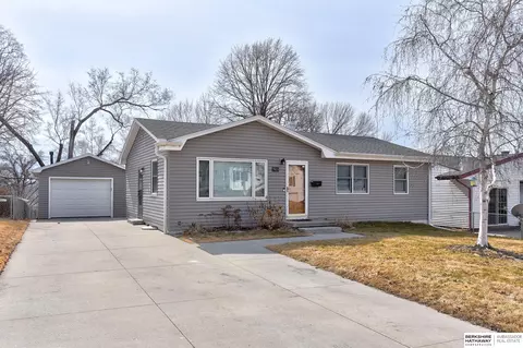 7915 Ontario St, Omaha, NE 68124