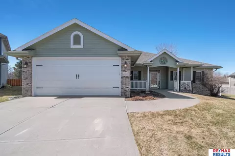 7818 S 166th St, Omaha, NE 68136