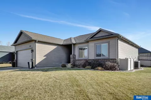 9054 S 71 St, Lincoln, NE 68516