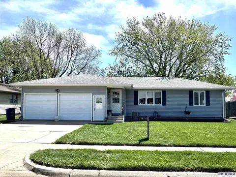 2642 Idaho Ave, Fremont, NE 68025