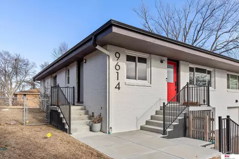 9614 Maple St, Omaha, NE 68134